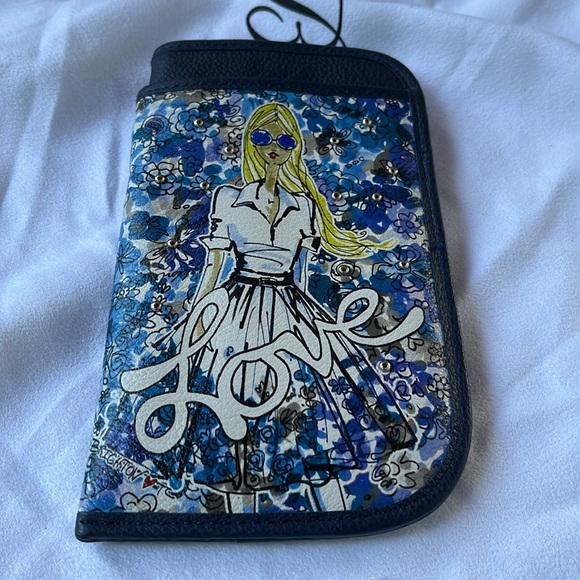 Blue floral bouquet love woman eyeglass holder. - Picture 6 of 8